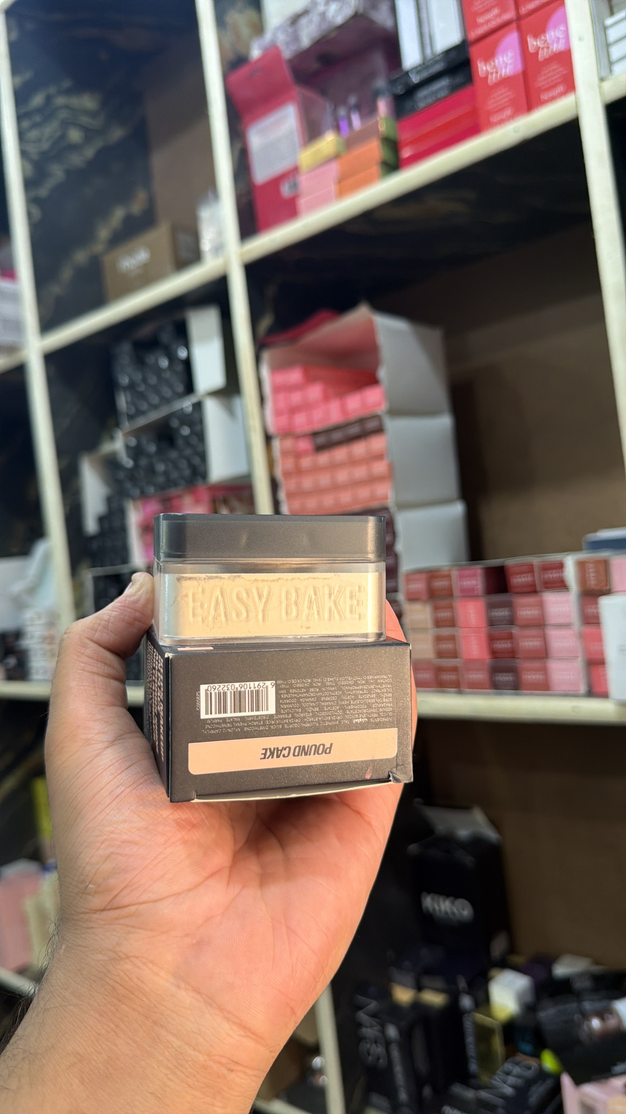 Huda beauty losse powder shade pound cake