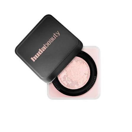 Huda beauty losse powder shade pound cake