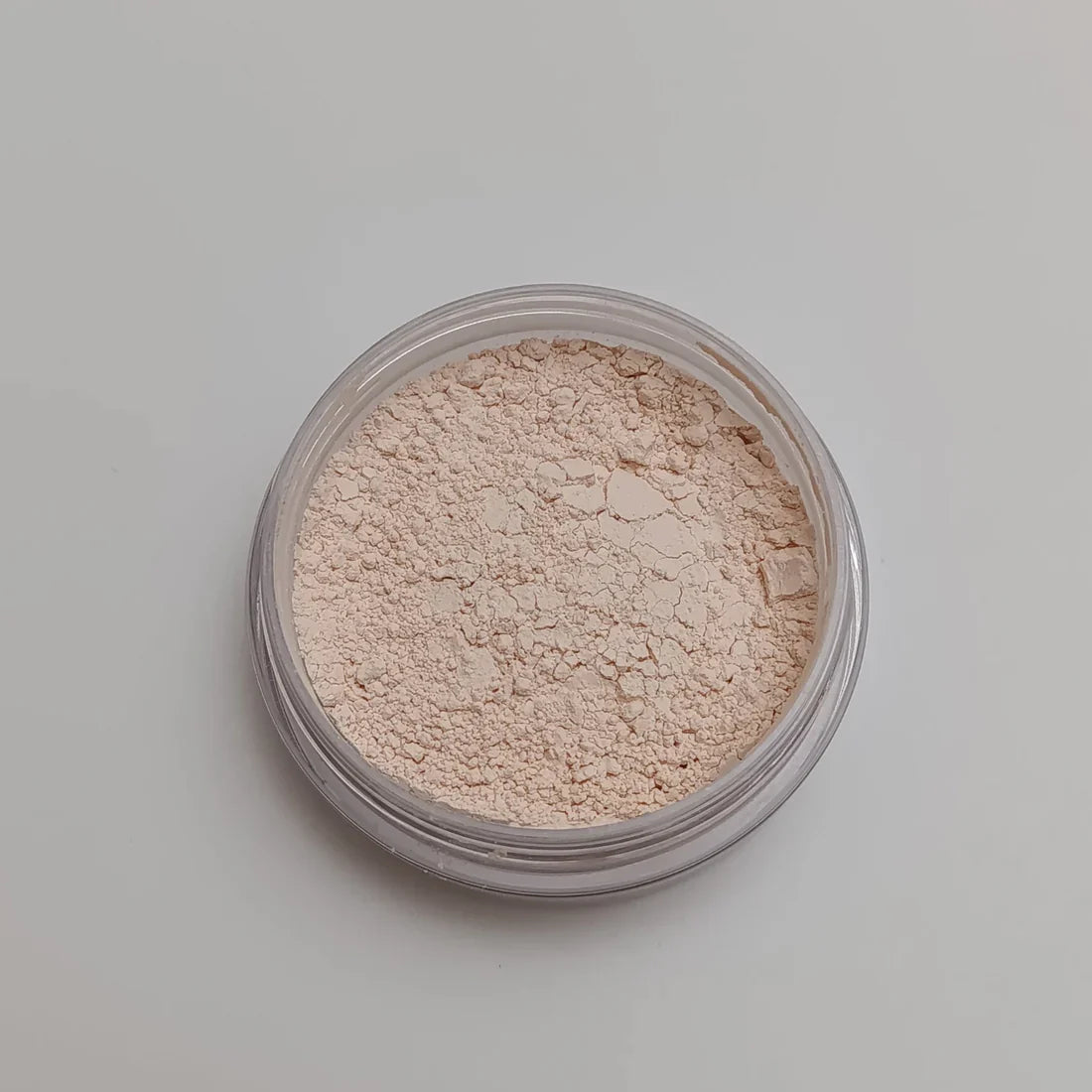 Huda Beauty Loose Powder – Luxury Ultrafine Setting Powder
